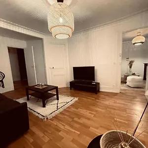 Apartment Chic On The Famous Shopping Rue Du Faubourg Saint-honore Street, Paris